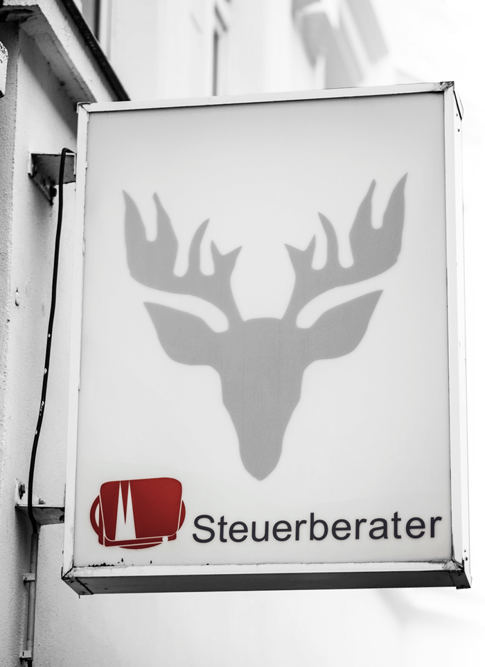 Das M.O.Chriske Logo findet man direkt an der Hauswand